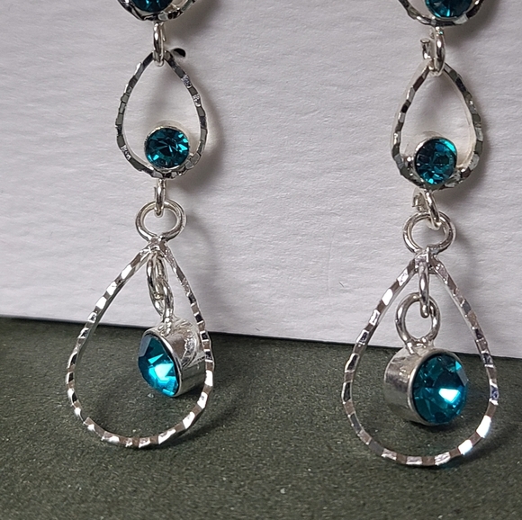 Elegant Silver Tone Blue Rhnistones Dangle Earrings - Picture 11 of 17